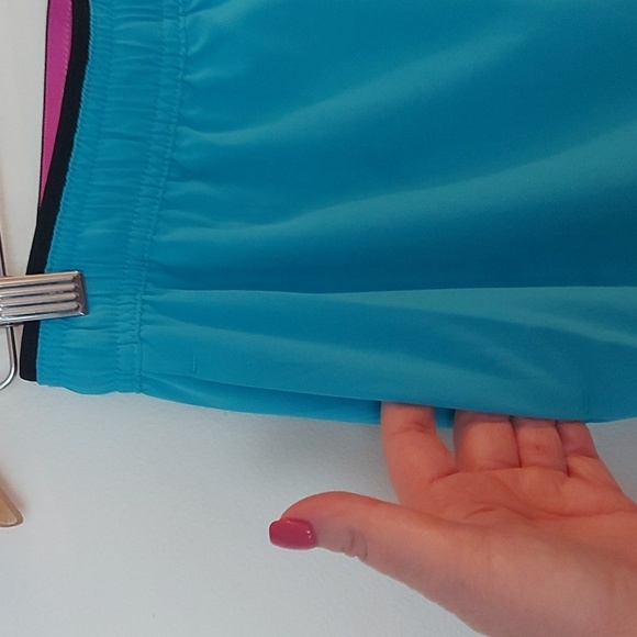 Chubbies Ultimate Training 5.5" Shorts Aqua Blue With Pink Dinosaur Print Lining - Picture 5 of 8